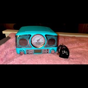 Turquoise radio
